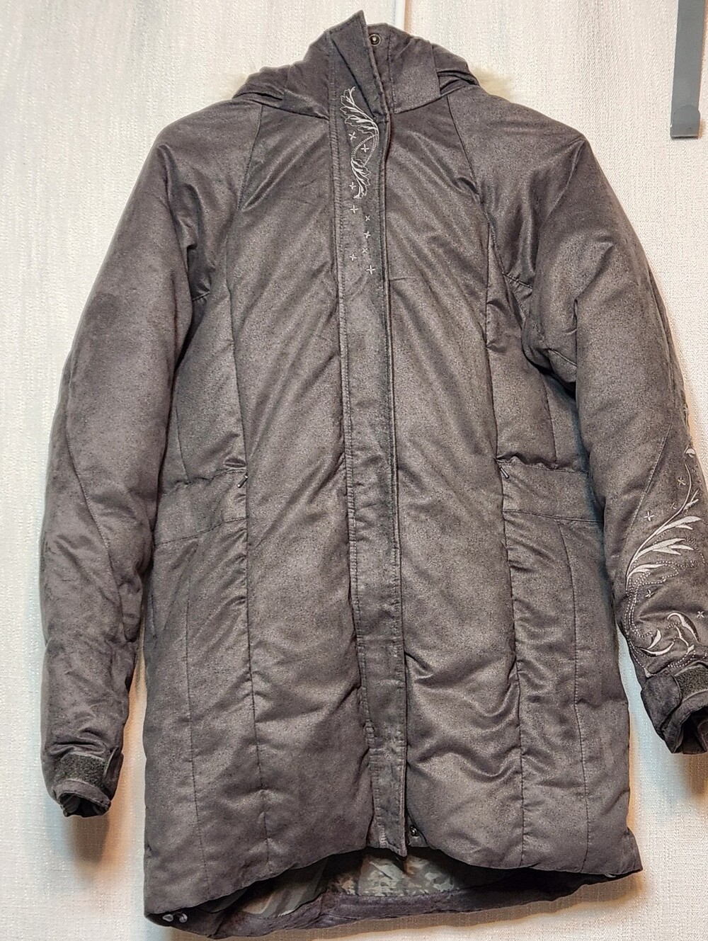 Cabela's Women’s Gray Goose Down Embroidered Fur-Trimmed Parka Coat Size Medium
